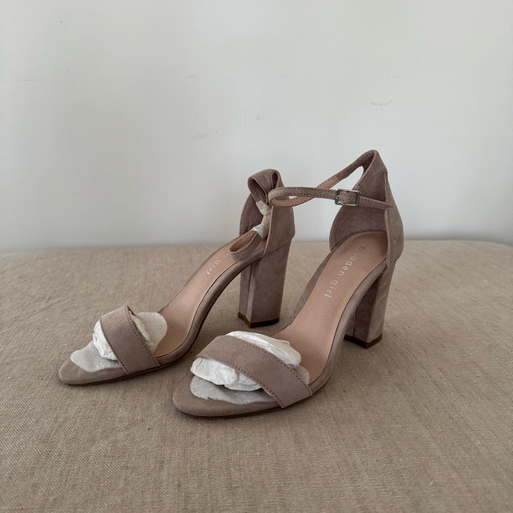 Madden Girl Tan Suede Block Heel Sandals sz 6